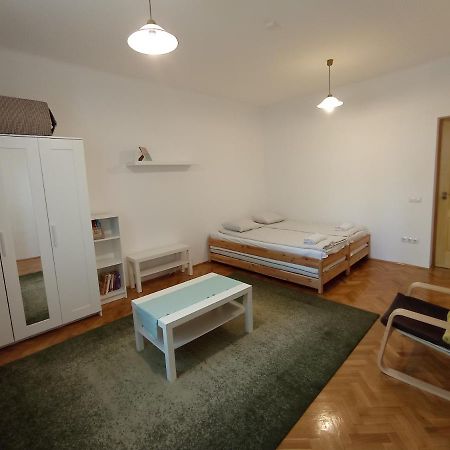 Gizella Apartman Егер Екстериор снимка