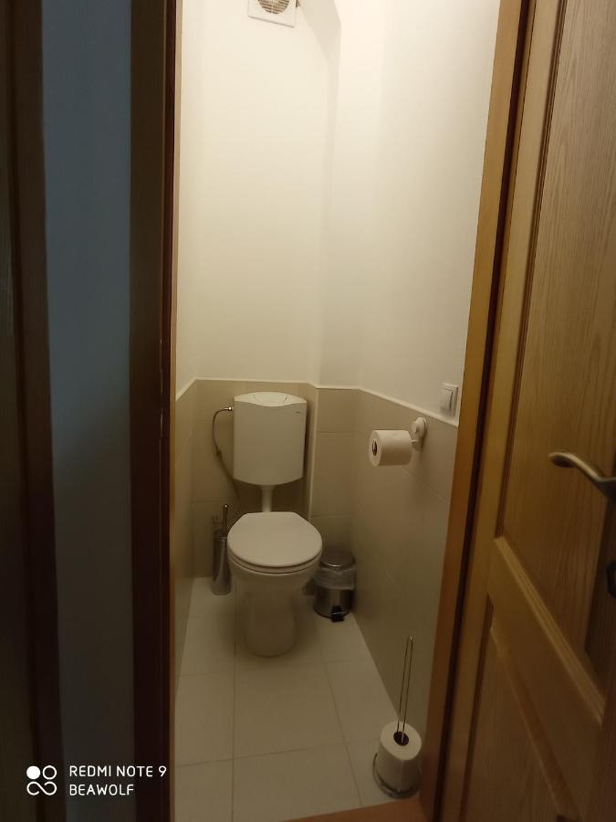Gizella Apartman Егер Екстериор снимка