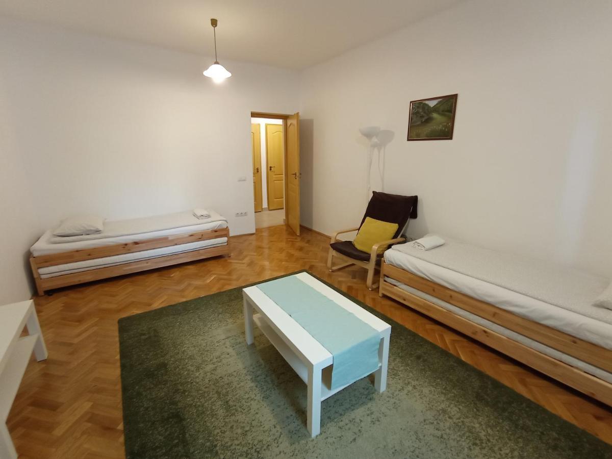 Gizella Apartman Егер Екстериор снимка