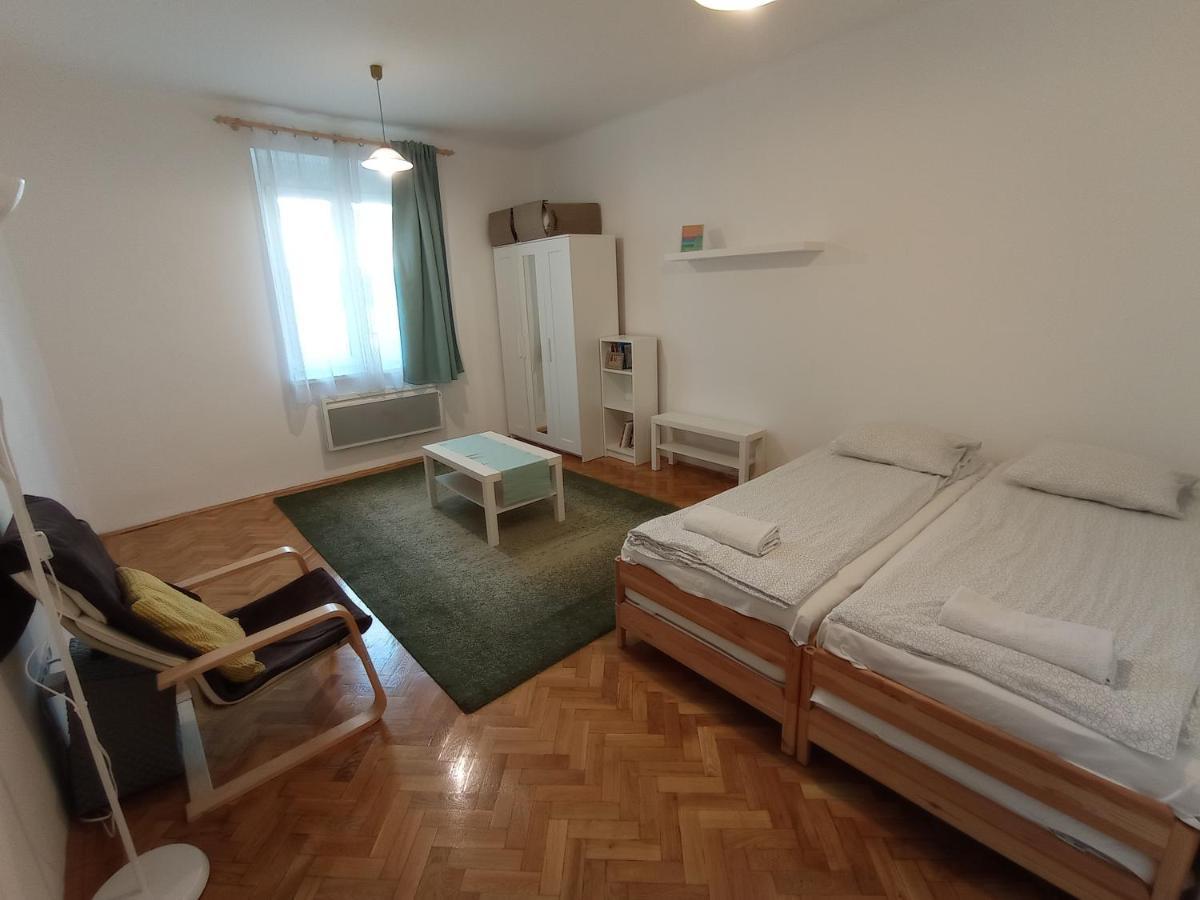 Gizella Apartman Егер Екстериор снимка