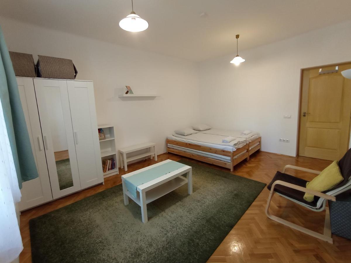 Gizella Apartman Егер Екстериор снимка